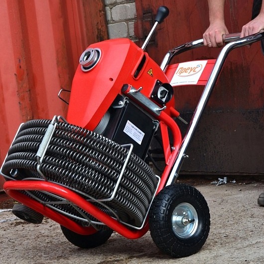 Легкая и удобная прочистка труб с оборудованием Преус